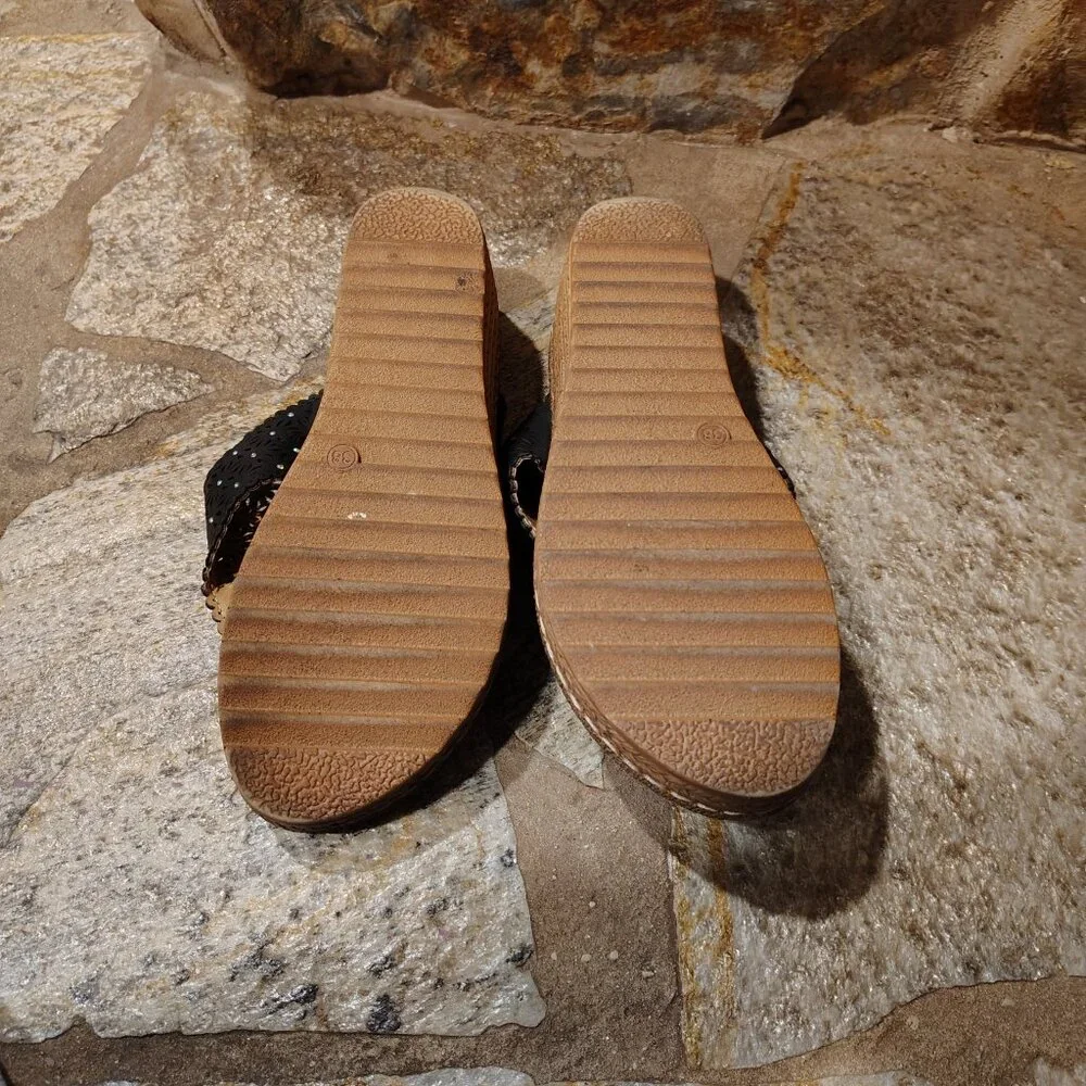 GC Good Choice Women's Wedge Thong Black and Tan Sandals Size 8